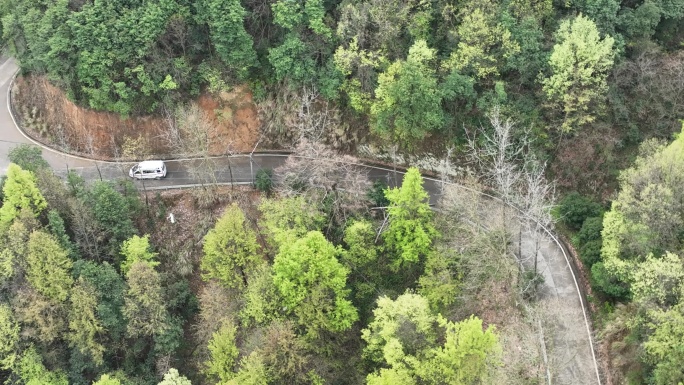 航拍浙江急救医院120救护车乡村山路行驶