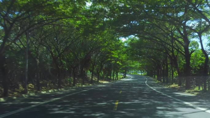 4K汽车路上行驶