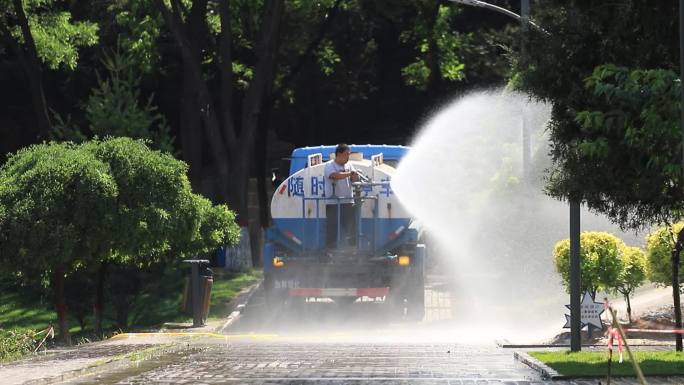 城市绿化 清洁工 洒水车