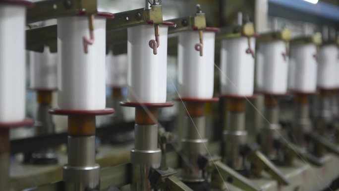 纺织厂生产车间现代化自动生产线