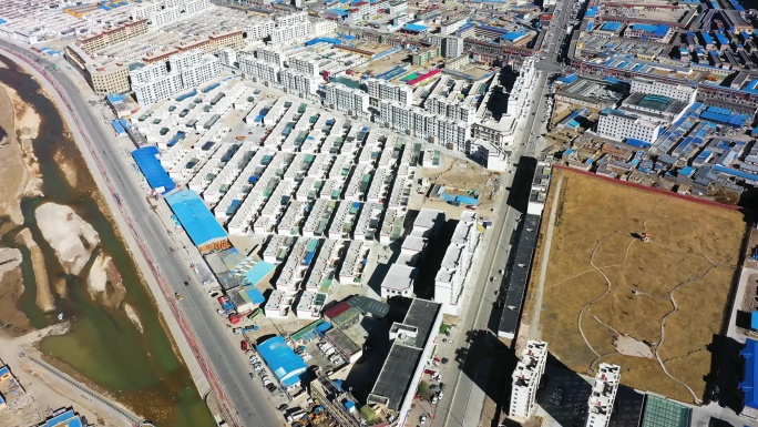 黄色草原 草原城市 西藏那曲市航拍