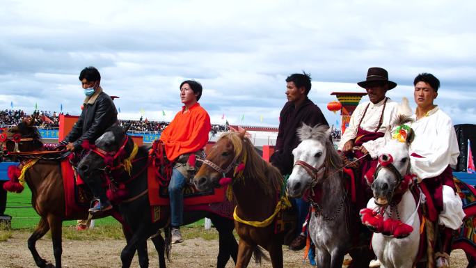 牧业区 羌塘文化 户外 藏族 骑马 赛马