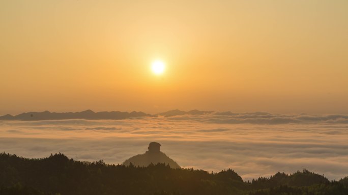 重庆南川：云雾漫山春色美