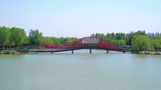 通州台湖湿地公园网红桥湖面景色假日芦苇