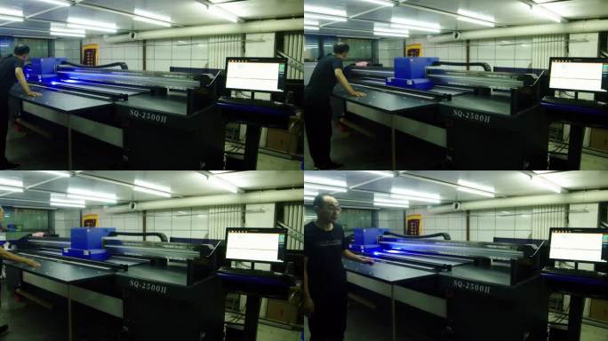 男人在操作全彩UV卷板一体机打印导带机
