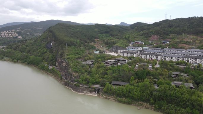 飞向山体石刻千佛崖侧面