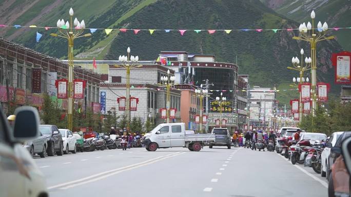 嘉黎县街景 高山县城