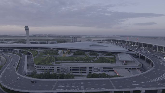 郑州机场；登机口延时；机场高架车流延时；