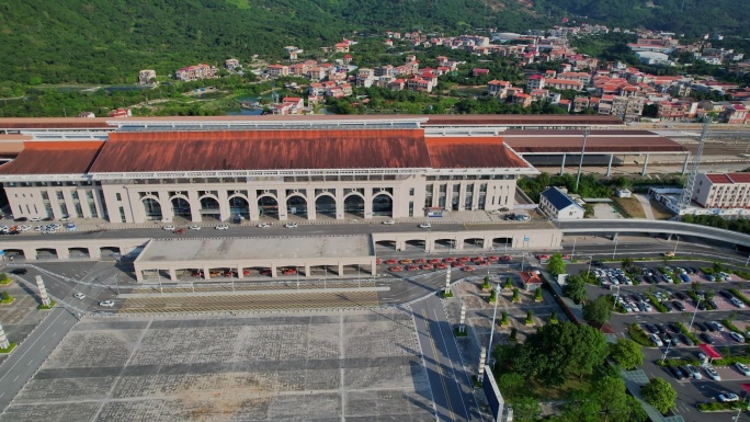 航拍漳州动车站建筑风光