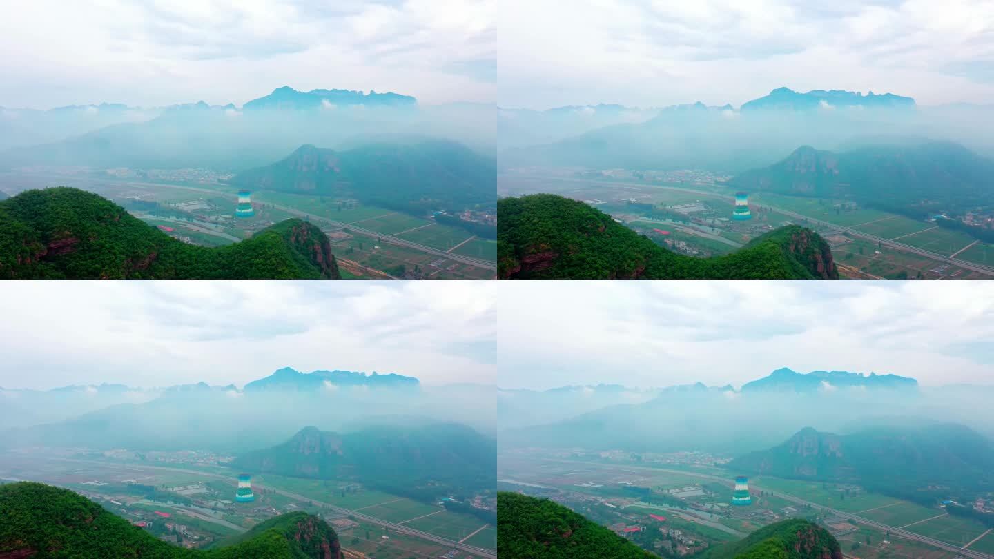 航拍烟雾笼罩的山村风景