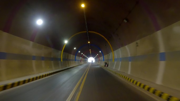 开车第一视角通过隧道4k素材