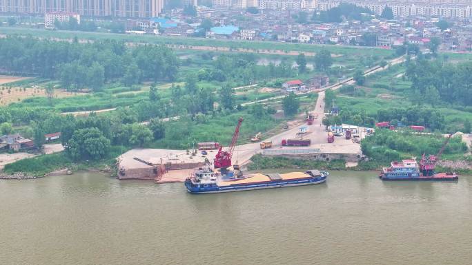 安庆市长江码头货轮装载航拍