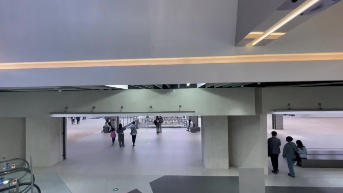 黑白灰极简装修风格商城潮流文化逛街人流