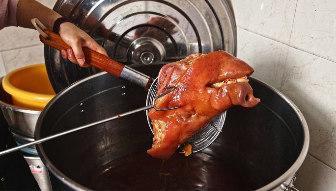 卤肉制作  卤猪头肉 卤肘子 手撕大骨头