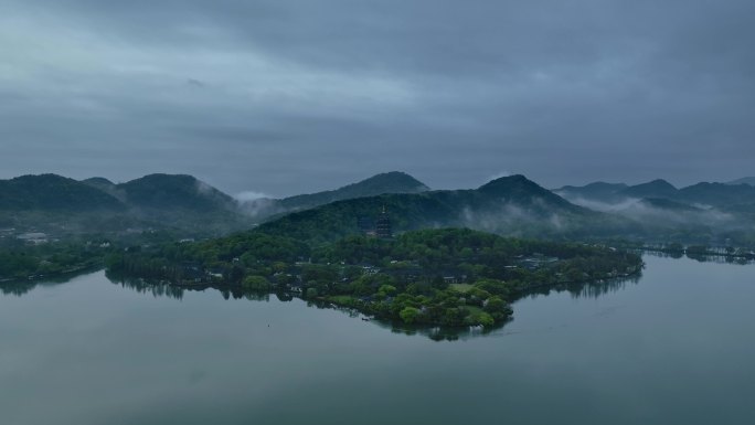 4K航拍烟雨西湖