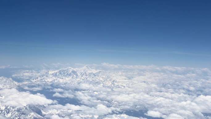 西藏进藏飞机上拍摄的雪山 贡嘎雪山