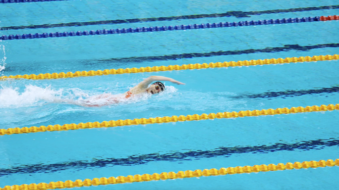 水立方国家游泳中心游泳比赛自由泳女生