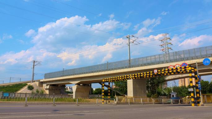 铁道路口马路交通延时摄影