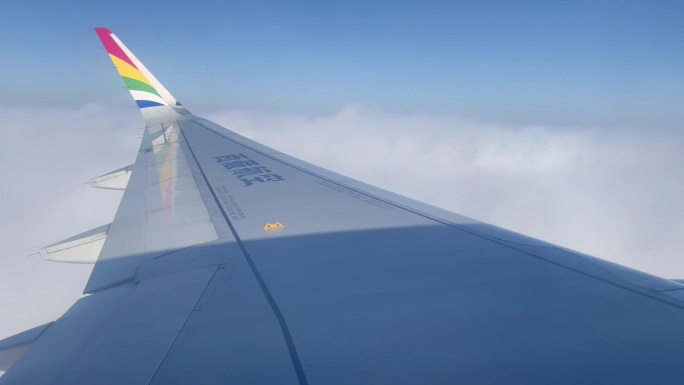 西藏航空天空飞机机翼蓝天白云