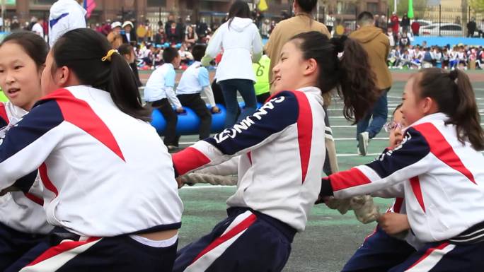 小学低年级运动会趣味运动会拔河3