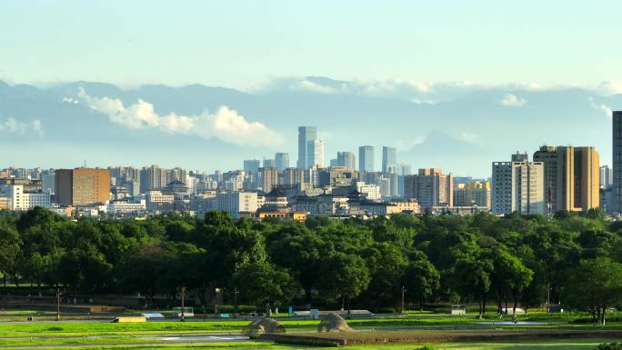 航拍长焦西安高新大明宫太液池秦岭云海