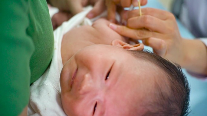 新生儿接种疫苗 ，幼儿接种疫苗