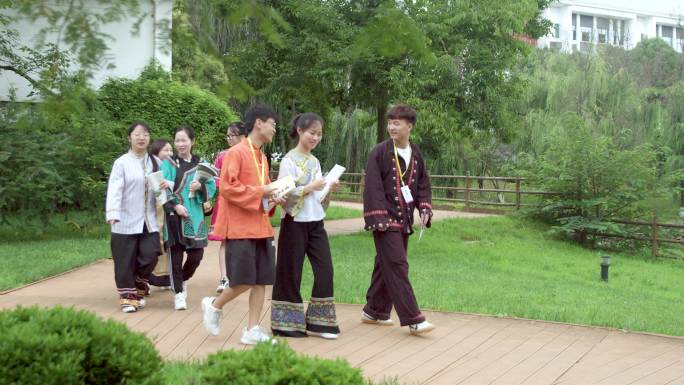 少数民族 大学少数民族学生 少数民族风情