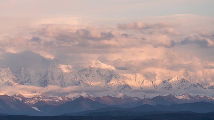 贡嘎雪山日照金山延时摄影