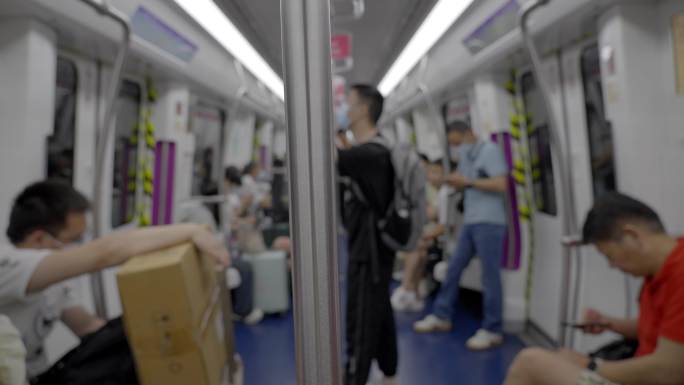 最新湖南长沙地铁4号线南站乘客