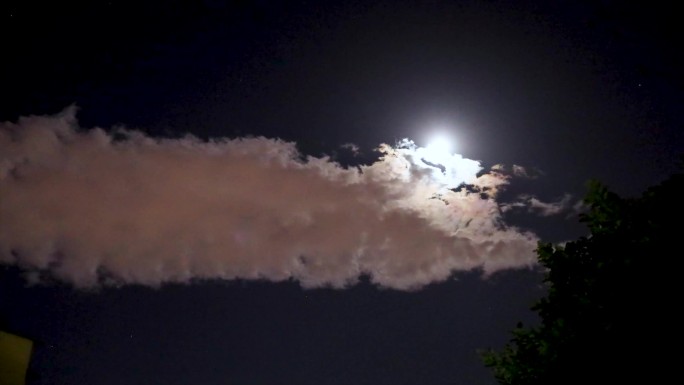 夜晚天空中的云