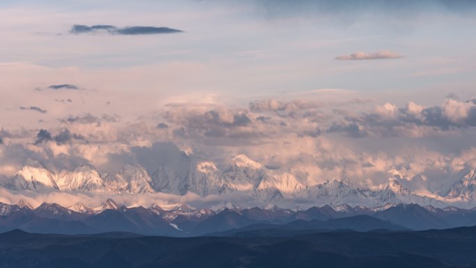 贡嘎雪山日照金山延时