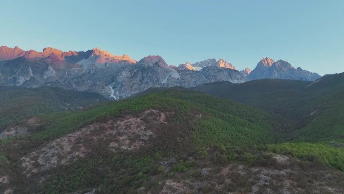 雪山 日照金山航拍