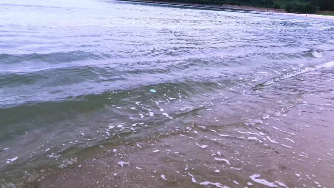 海边垃圾 海水中的垃圾