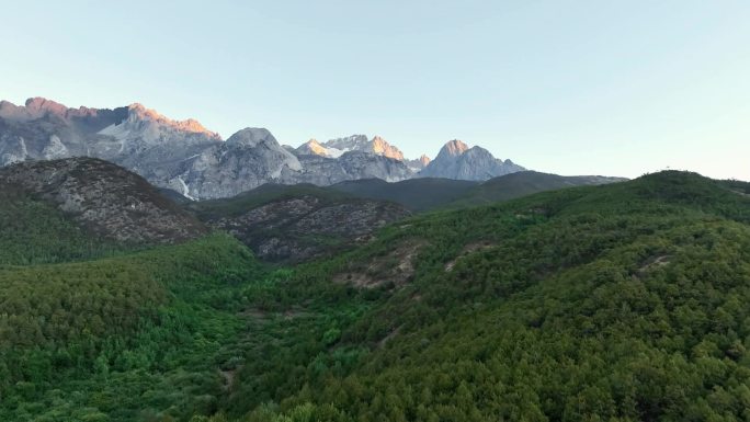 雪山 日照金山航拍