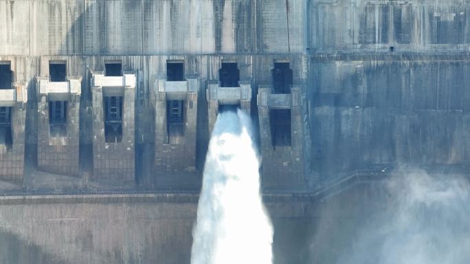 白鹤滩水电站泄洪