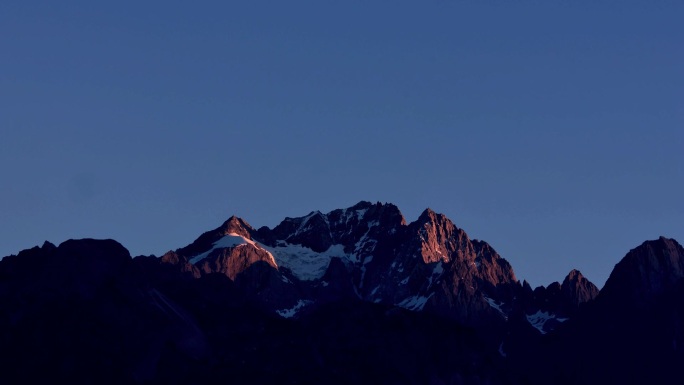 日照金山