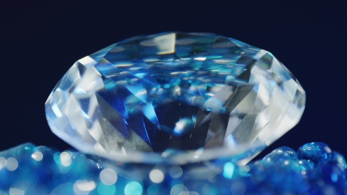 钻石闪烁闪亮晶莹剔透蓝宝石