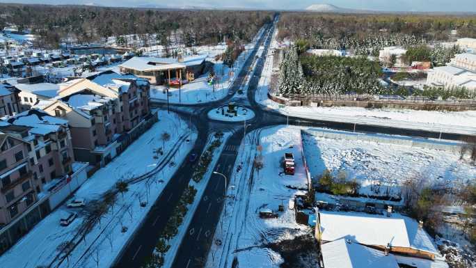 航拍雪后县城小镇清晨阳光明媚积雪街道小区