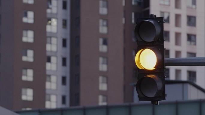 红绿灯交通信号灯居民区城市 居民楼