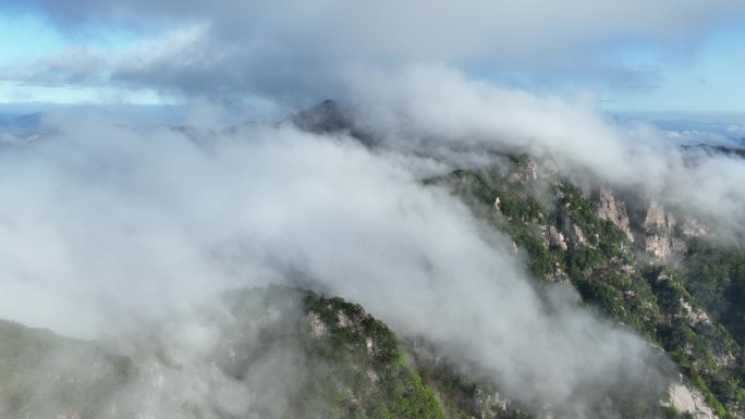 伏牛山地貌过山云