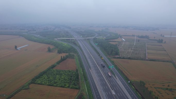 大雾天气能见度低高速开车