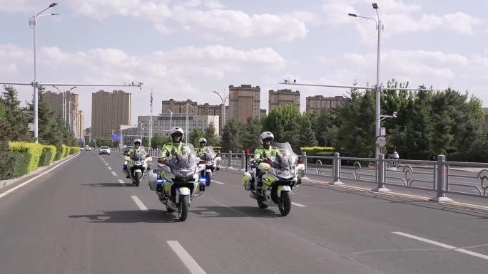 交警骑警摩托巡逻素材