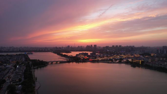 城市夕阳晚霞火烧云夜景降临山东聊城