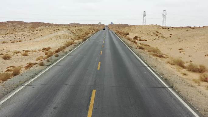 自驾穿越无人区U型沙漠公路