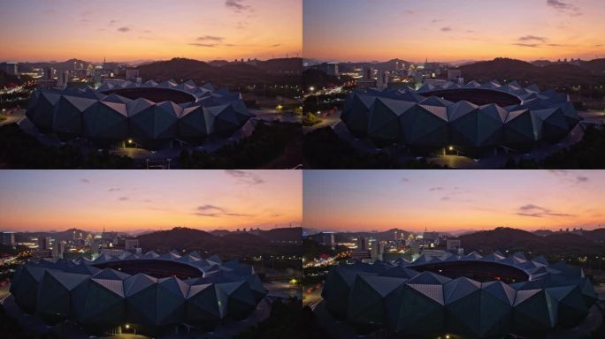 霞光中的大运体育中心