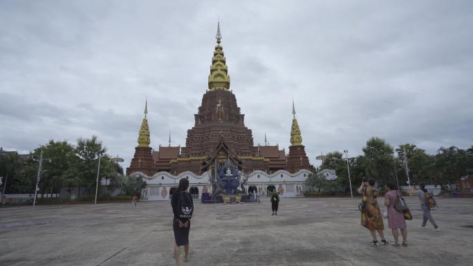 旅游者参观佛庙素材