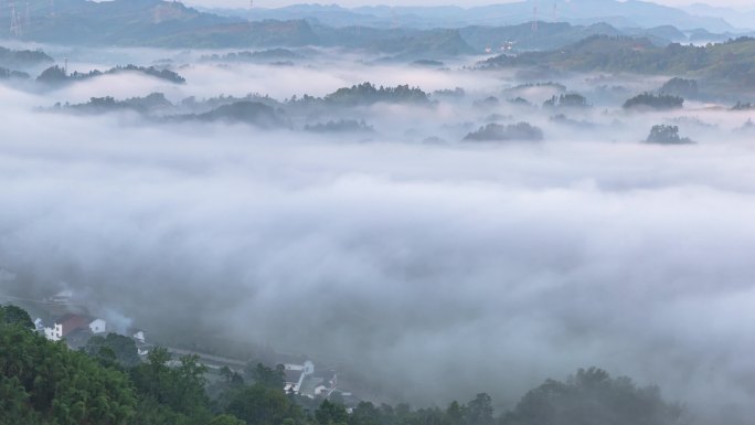 重庆南川：雾漫山乡祥瑞如画