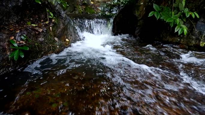 高山  流水  瀑布  自然景观  溪流