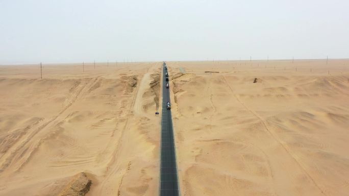 航拍U型沙漠公路