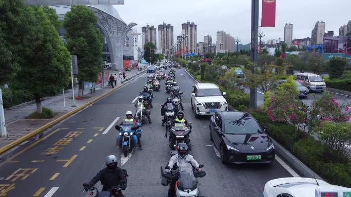 贵州遵义哈雷机车骑行队伍航拍画面